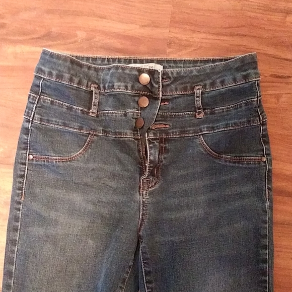 Jeans - Picture 2 of 3